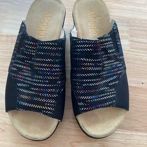 ALEGRIA By P G LITE SANDALS SIZE 39